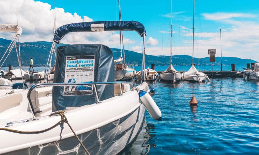 Motorboat rental without license in Gargnano